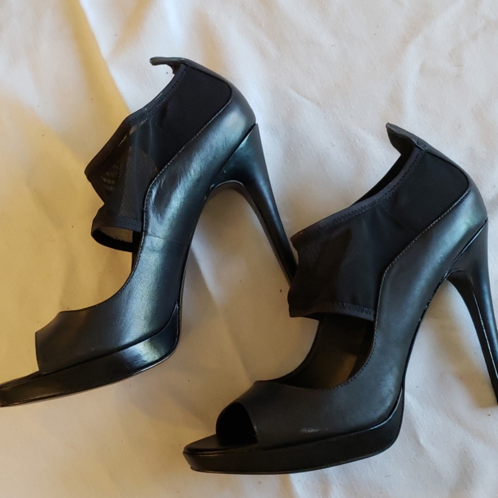 Heels - Picture 2 of 3